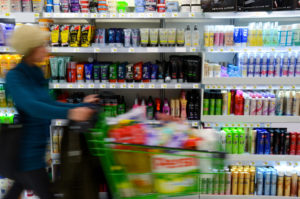 Plastik beim Einkaufen im Supermarkt